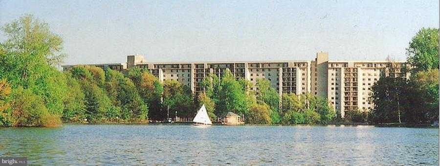 LAKESIDE PLAZA - Residential