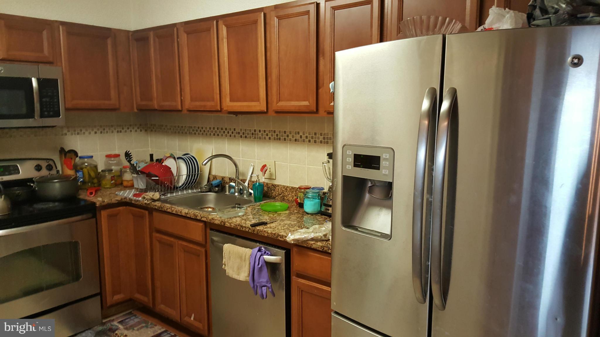 LAKESIDE PLAZA - Residential