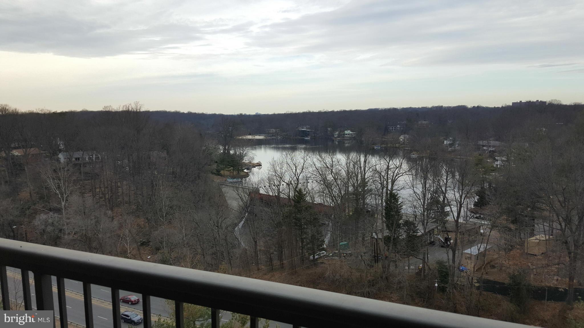 LAKESIDE PLAZA - Residential