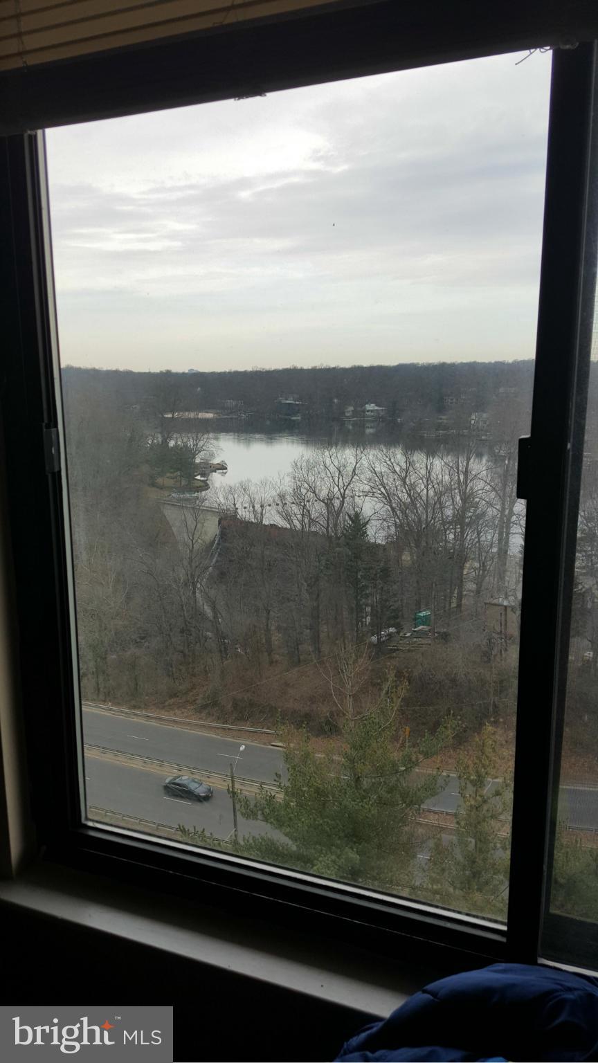 LAKESIDE PLAZA - Residential