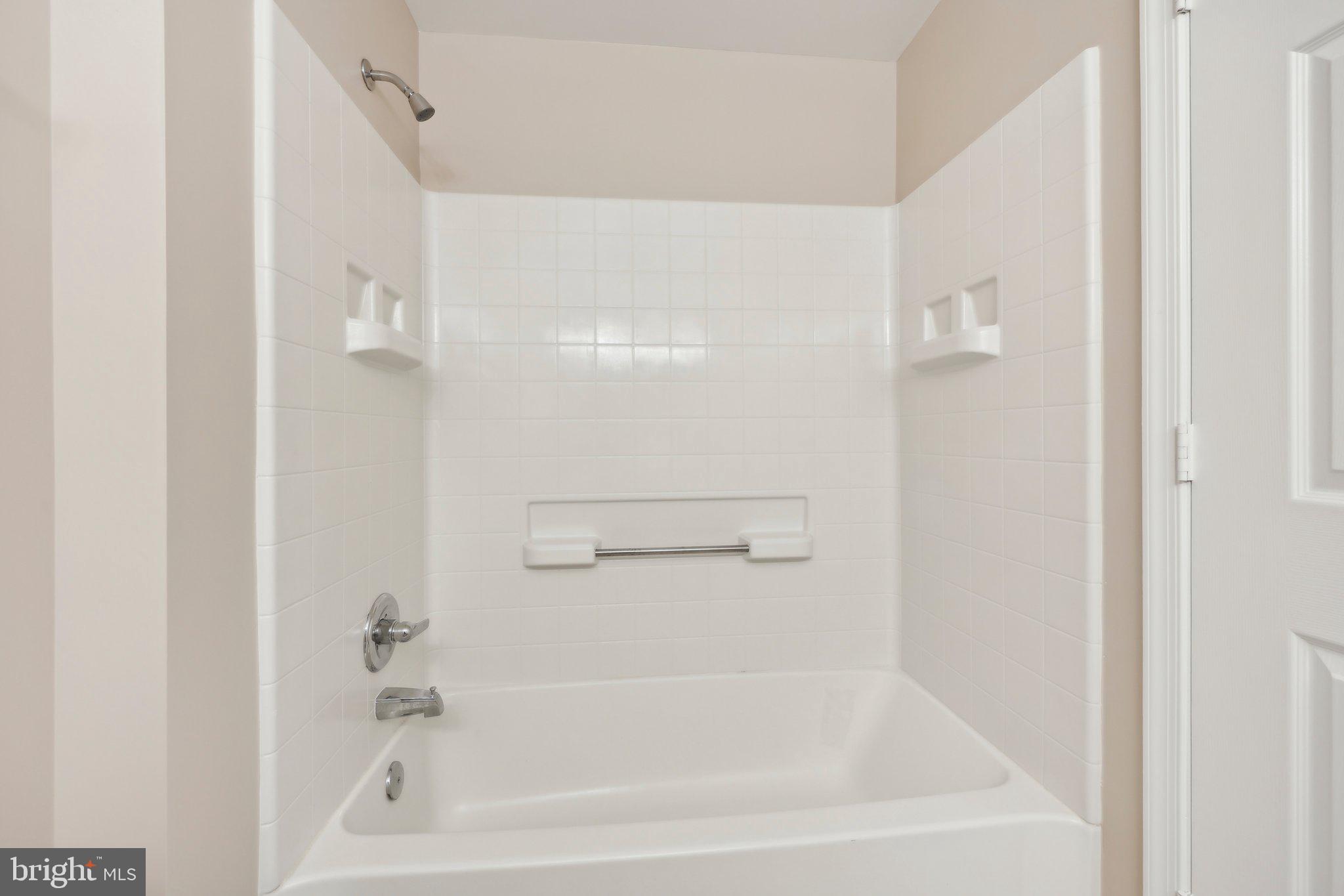 LANSDOWNE WOODS LEISURE WORLD - Residential