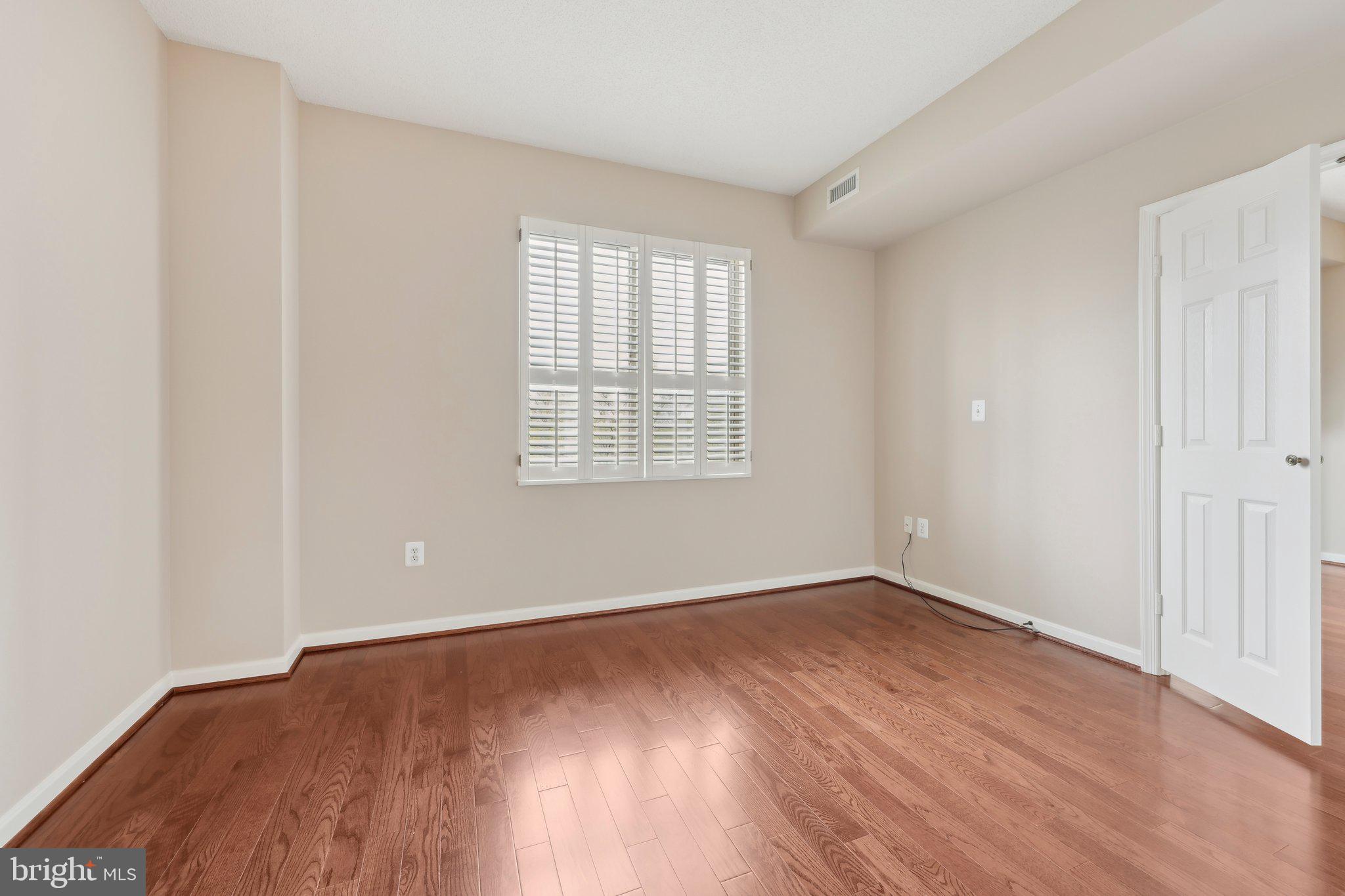 LANSDOWNE WOODS LEISURE WORLD - Residential