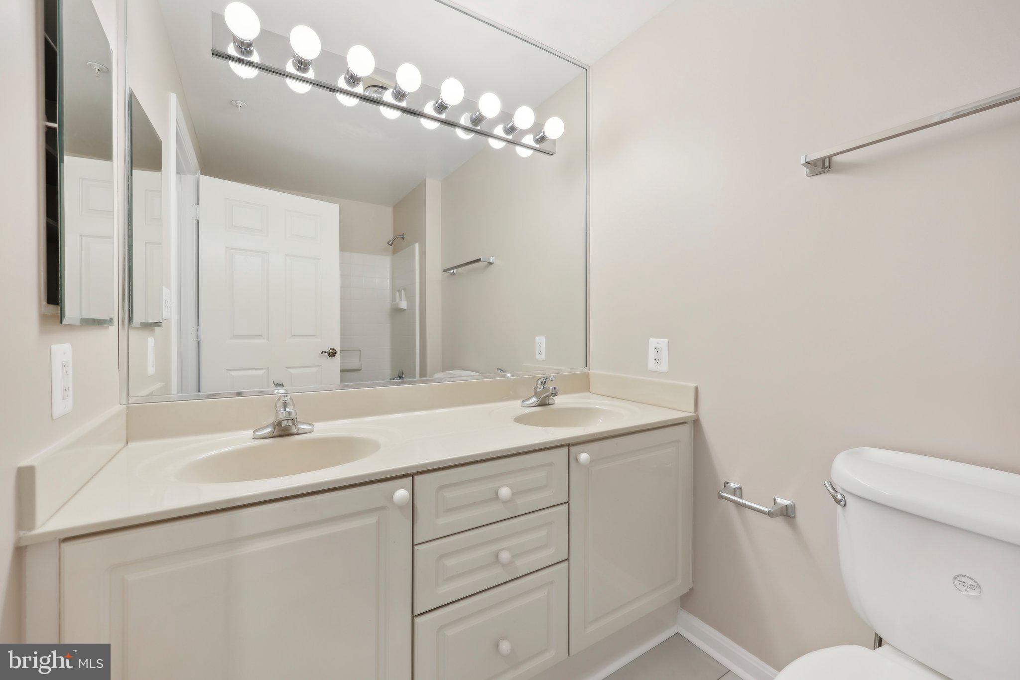 LANSDOWNE WOODS LEISURE WORLD - Residential