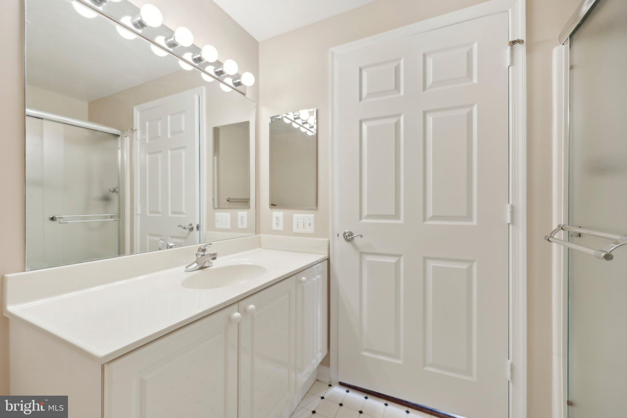 LANSDOWNE WOODS LEISURE WORLD - Residential