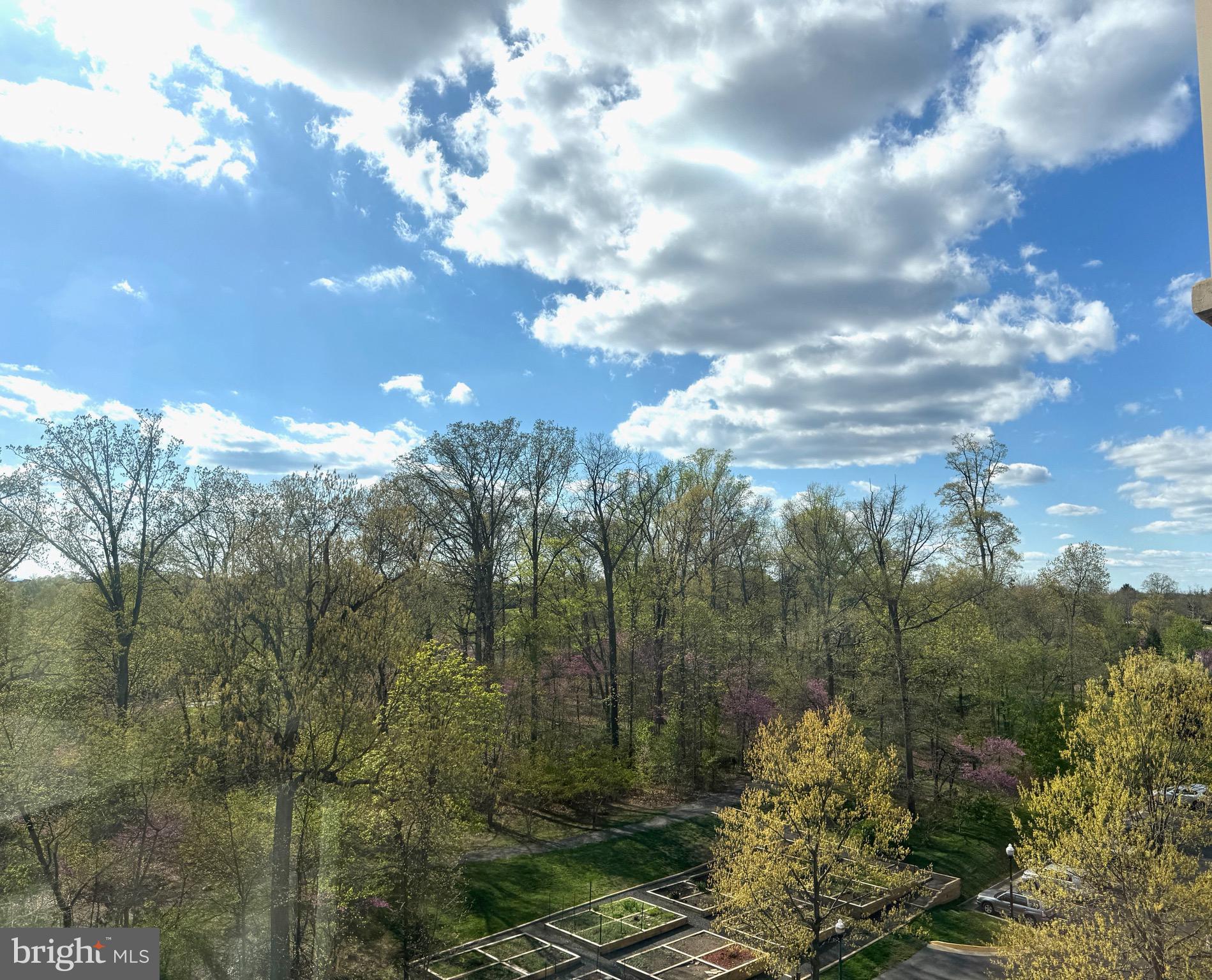 LANSDOWNE WOODS LEISURE WORLD - Residential