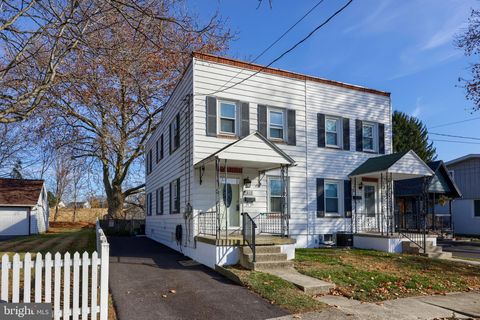 Photo of 215 Noble Street, LITITZ, PA 17543 (MLS # PALA2061166)