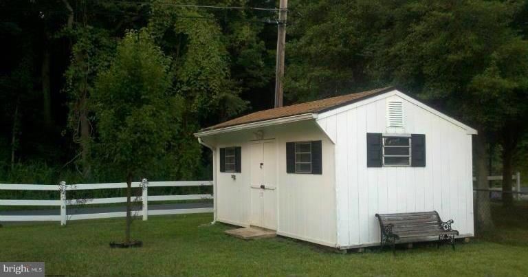 BOWLEYS QUARTERS - Residential Lease