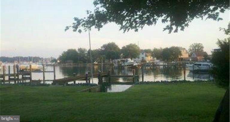 BOWLEYS QUARTERS - Residential Lease