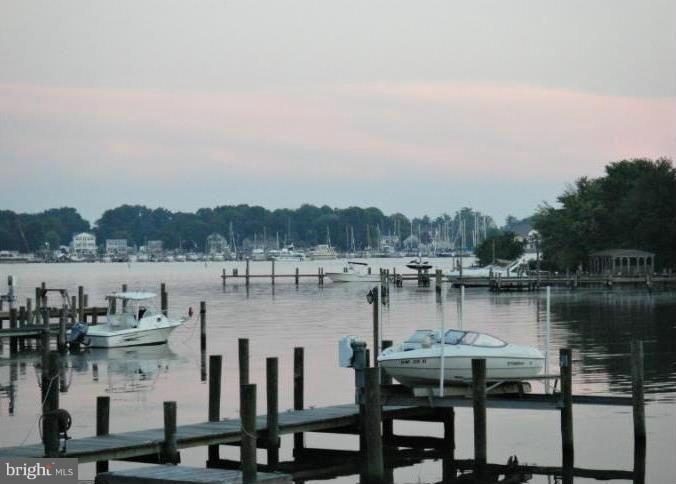 BOWLEYS QUARTERS - Residential Lease