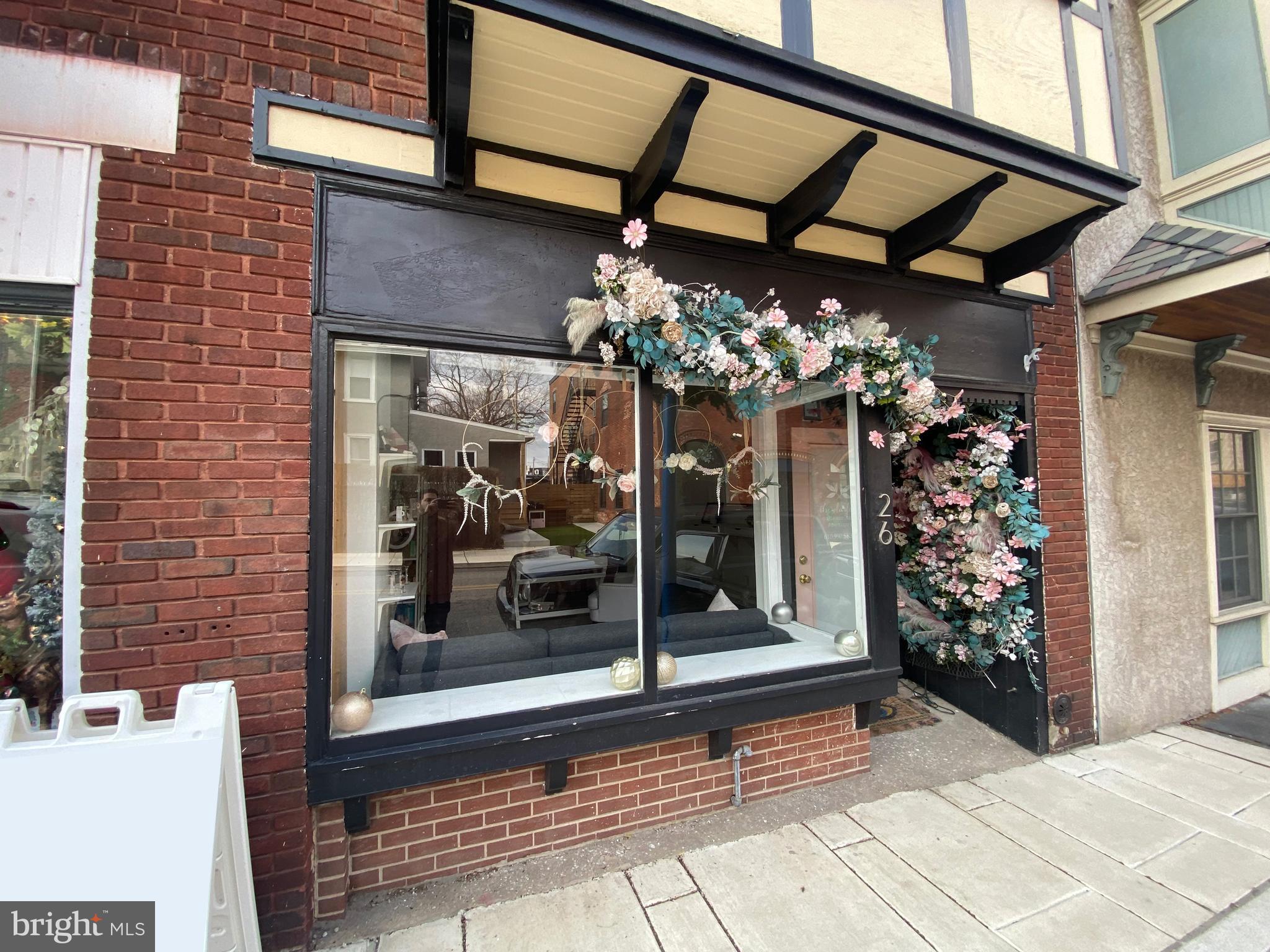 800 SF of First Floor Retail space in heart of Phoenixville Borough
Newly renovated space,
Large storefront window