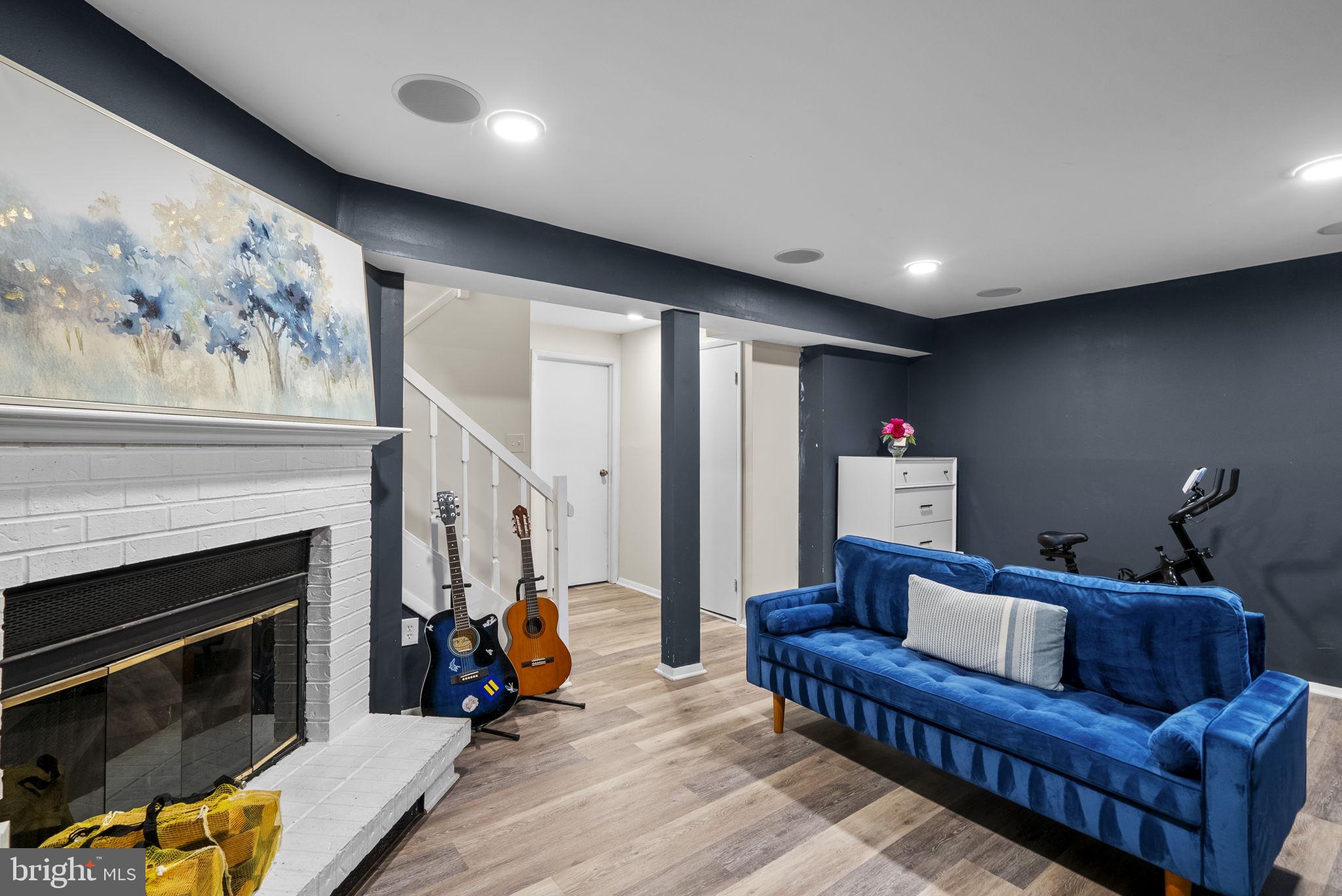 GUNNERS LAKE VILLAGE - Residential