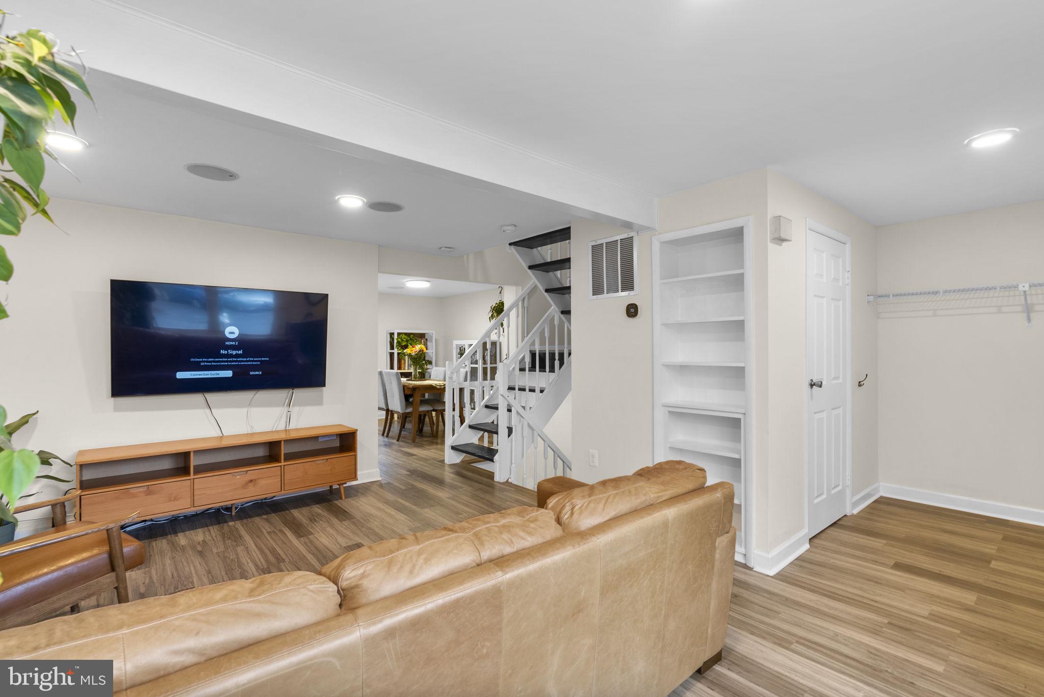 GUNNERS LAKE VILLAGE - Residential