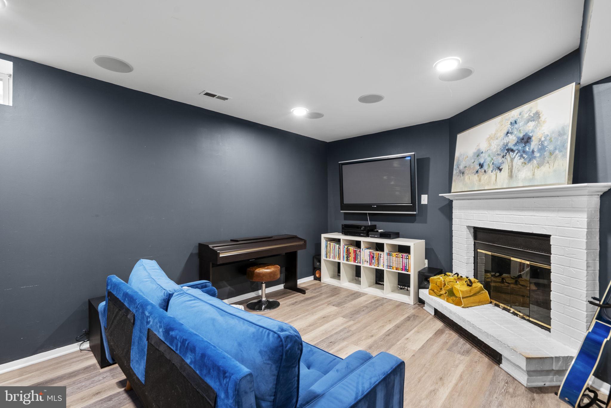 GUNNERS LAKE VILLAGE - Residential