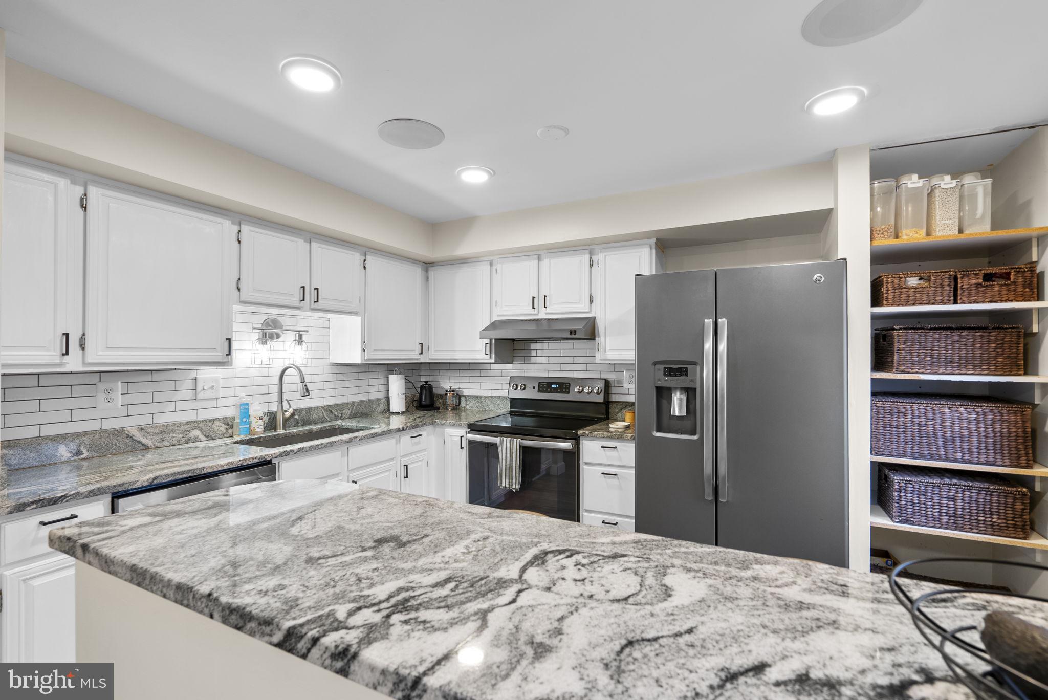 GUNNERS LAKE VILLAGE - Residential