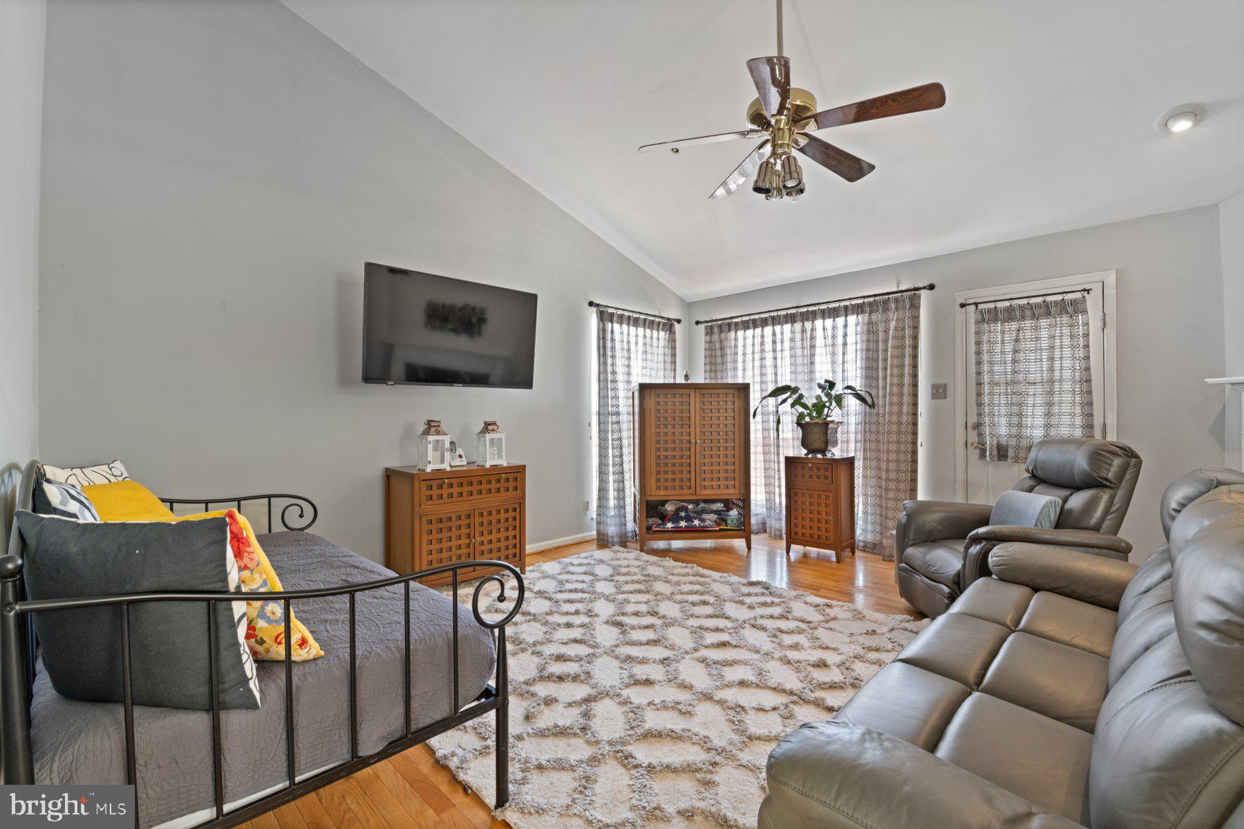 SOUTHLAKE - Residential