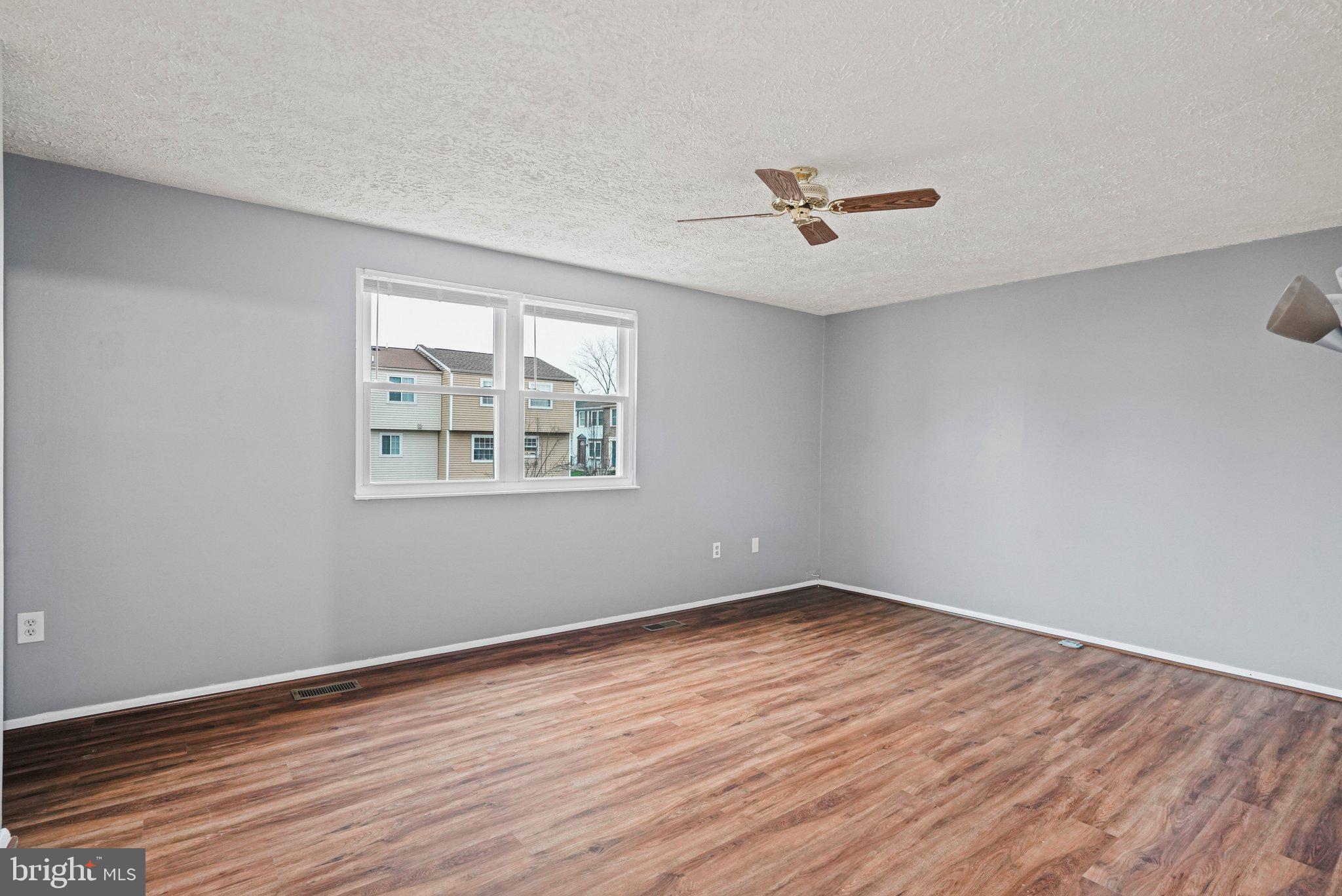 OAK SPRINGS - Residential