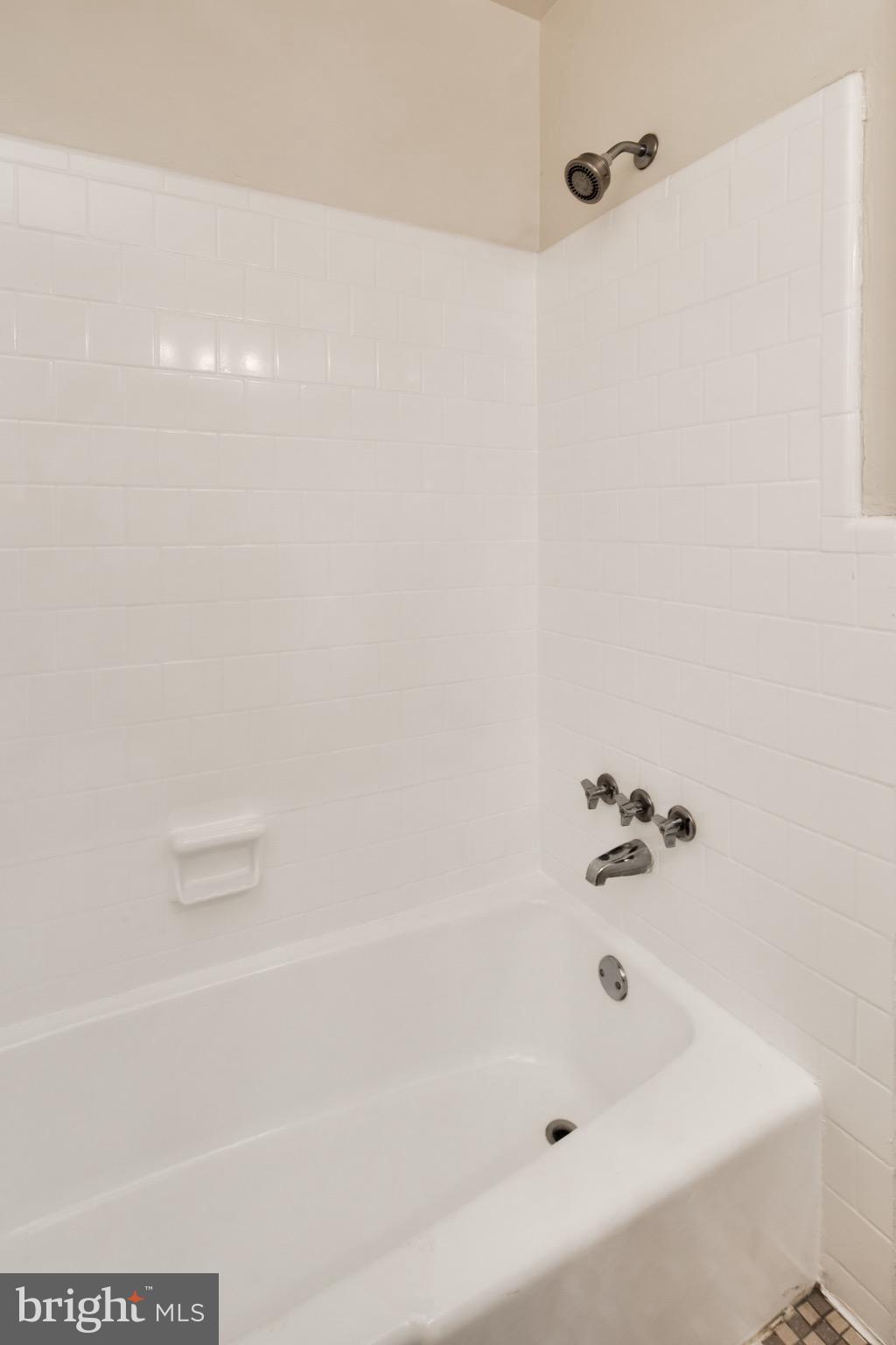 HUNTINGTON WALK - Residential Lease