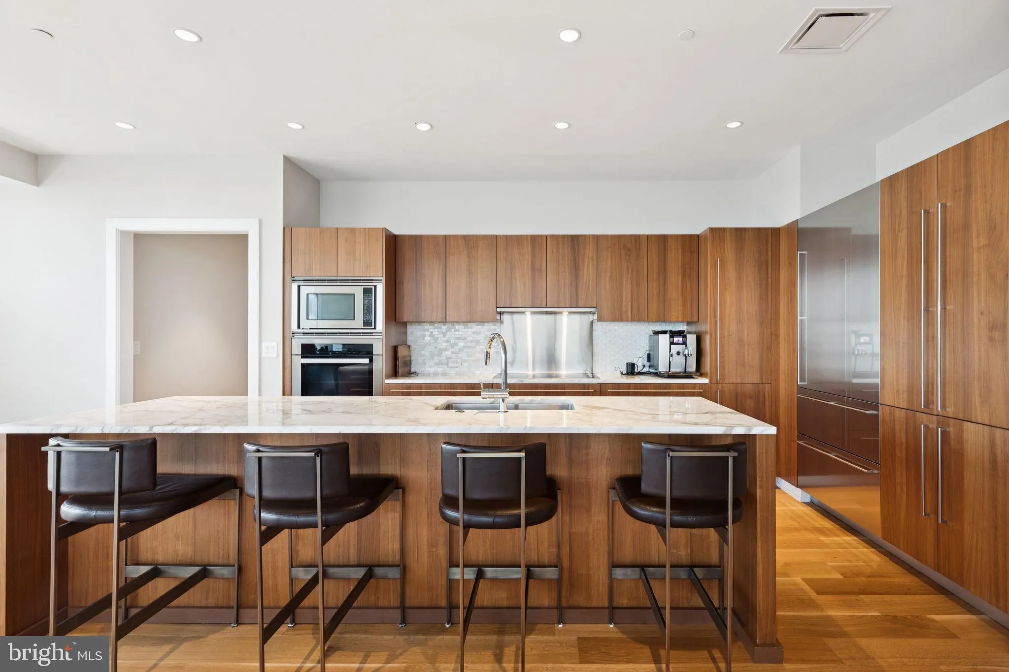 Philadelphia, Pennsylvania 19102, United States, 3 Bedrooms Bedrooms, ,4 BathroomsBathrooms,Residential,Active,145333