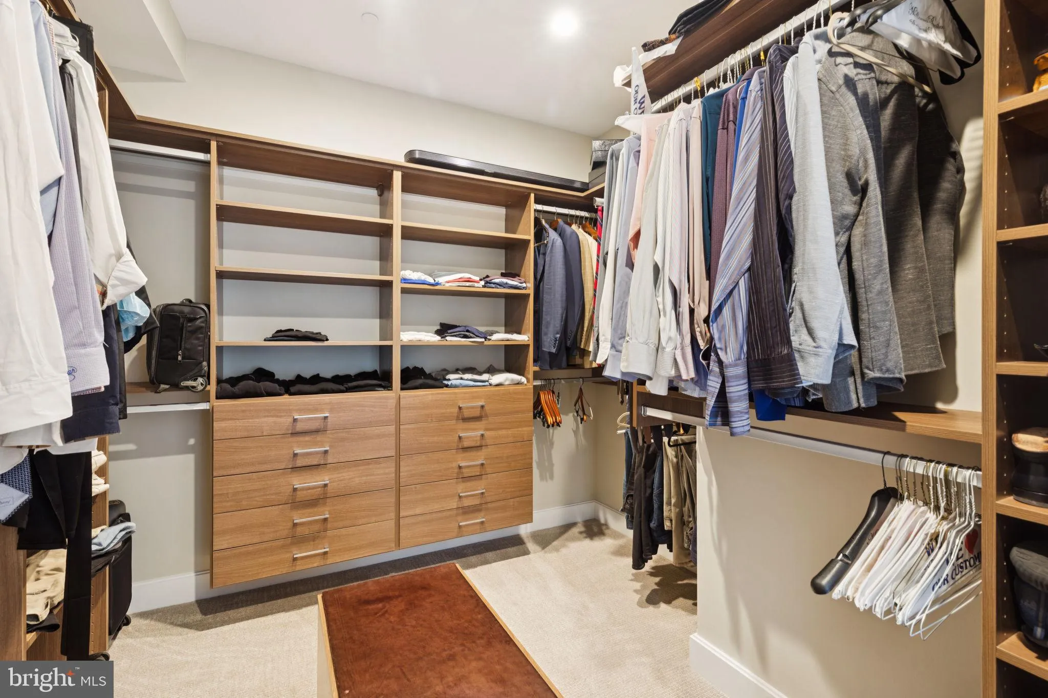 Philadelphia, Pennsylvania 19102, United States, 3 Bedrooms Bedrooms, ,4 BathroomsBathrooms,Residential,Active,145333