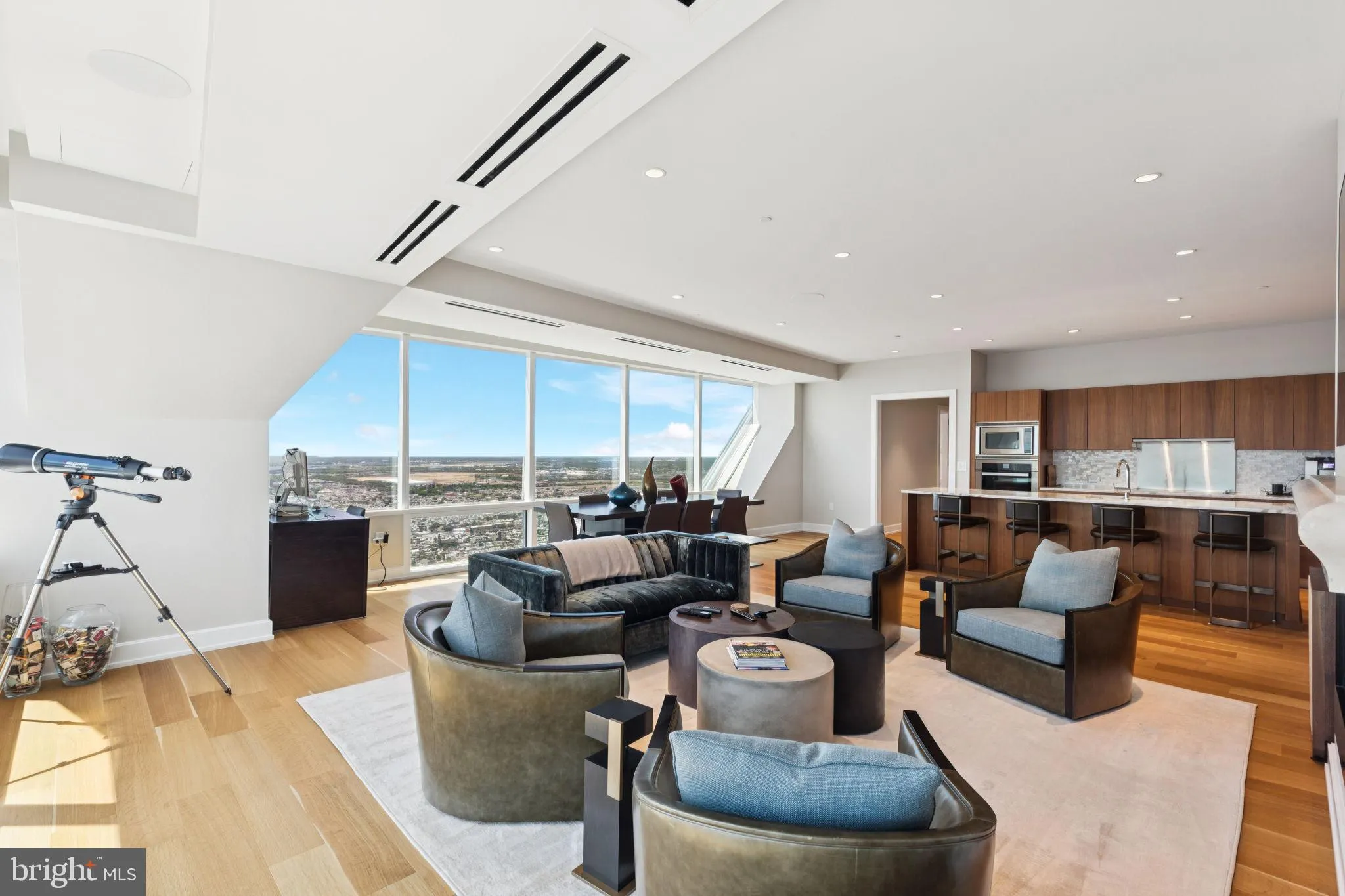 Philadelphia, Pennsylvania 19102, United States, 3 Bedrooms Bedrooms, ,4 BathroomsBathrooms,Residential,Active,145333