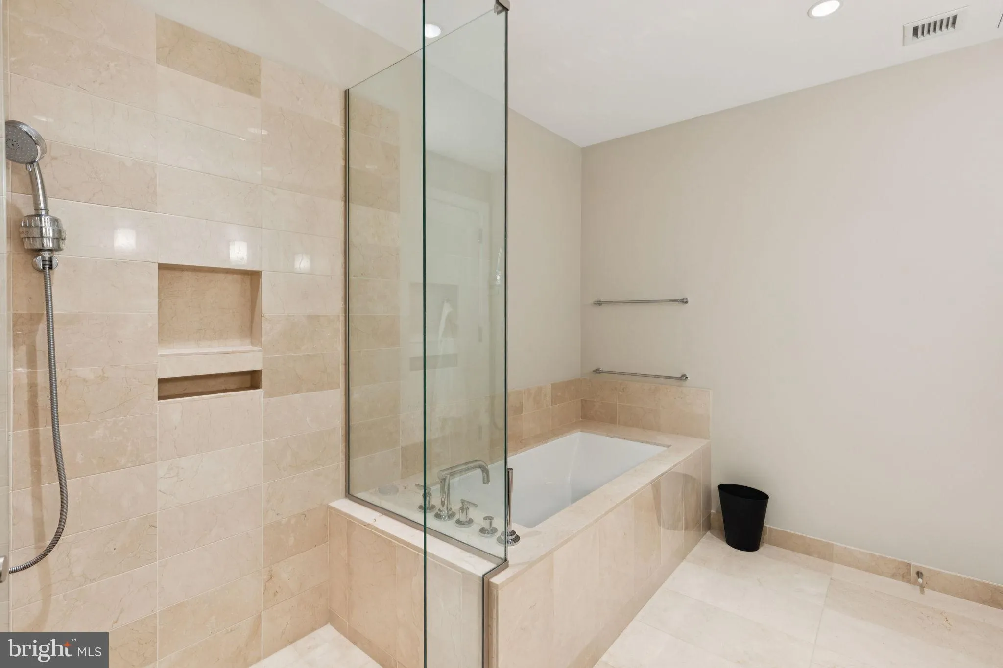 Philadelphia, Pennsylvania 19102, United States, 3 Bedrooms Bedrooms, ,4 BathroomsBathrooms,Residential,Active,145333