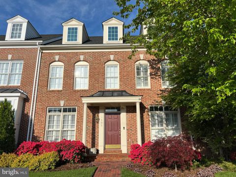 Photo of 1408 Ingleside Avenue, MCLEAN, VA 22101 (MLS # VAFX2309756)