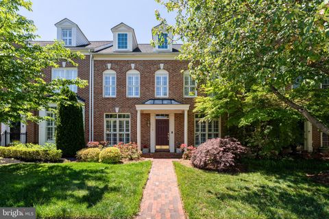 Photo of 1408 Ingleside Avenue, MCLEAN, VA 22101 (MLS # VAFX2309756)