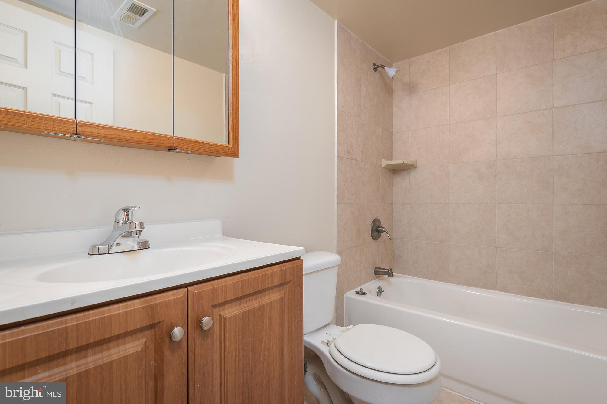 UPTON - Residential Lease