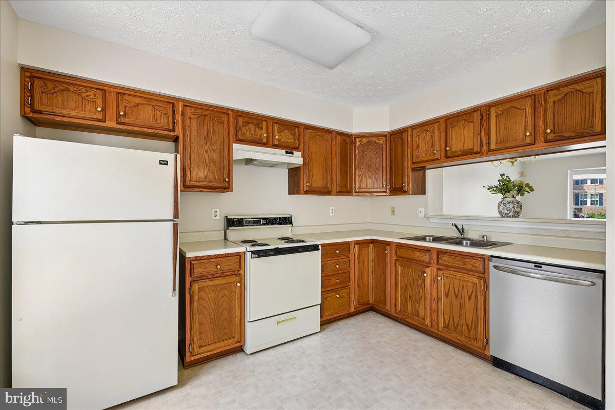 VILLAGE OF THOMAS RUN - Residential