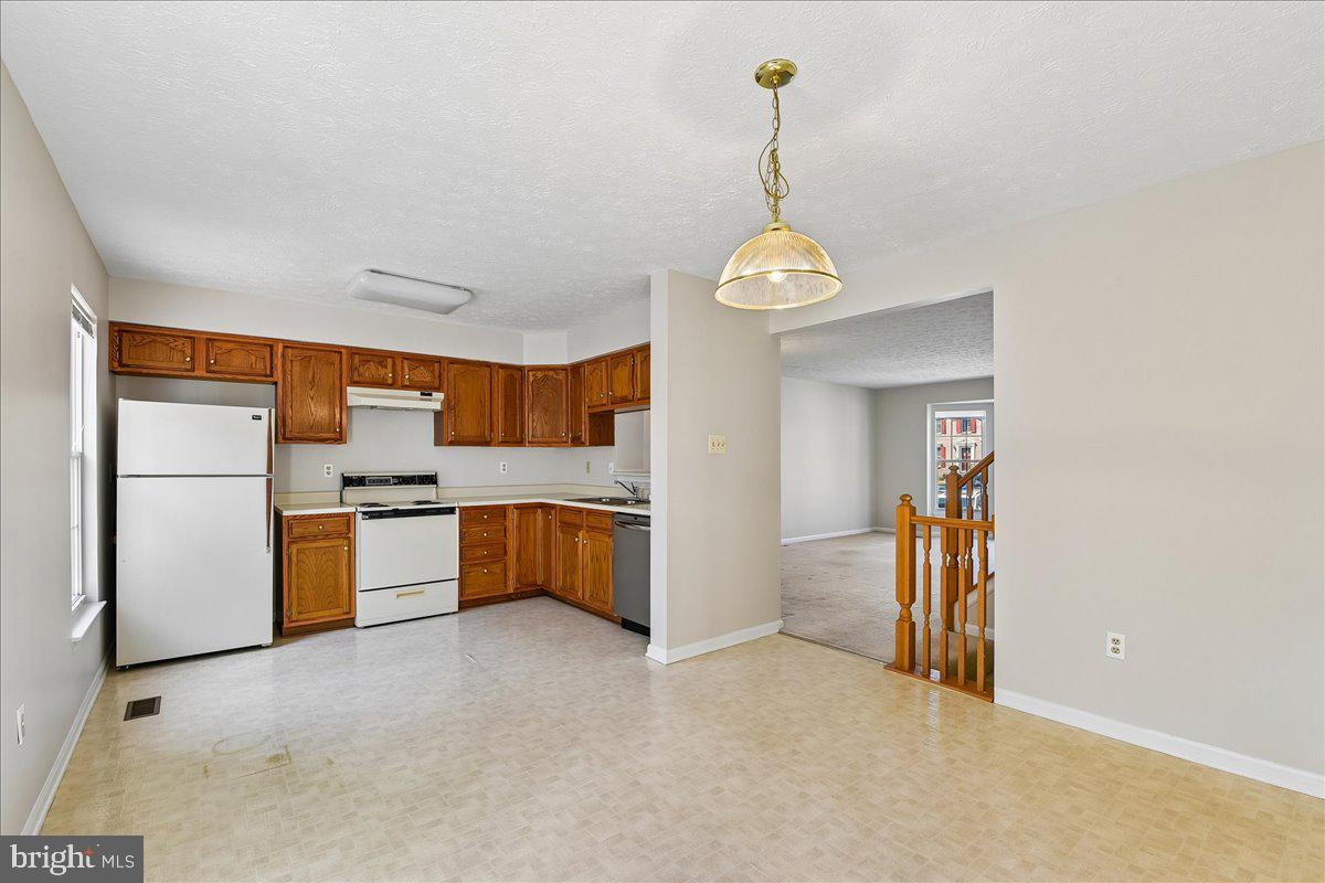 VILLAGE OF THOMAS RUN - Residential