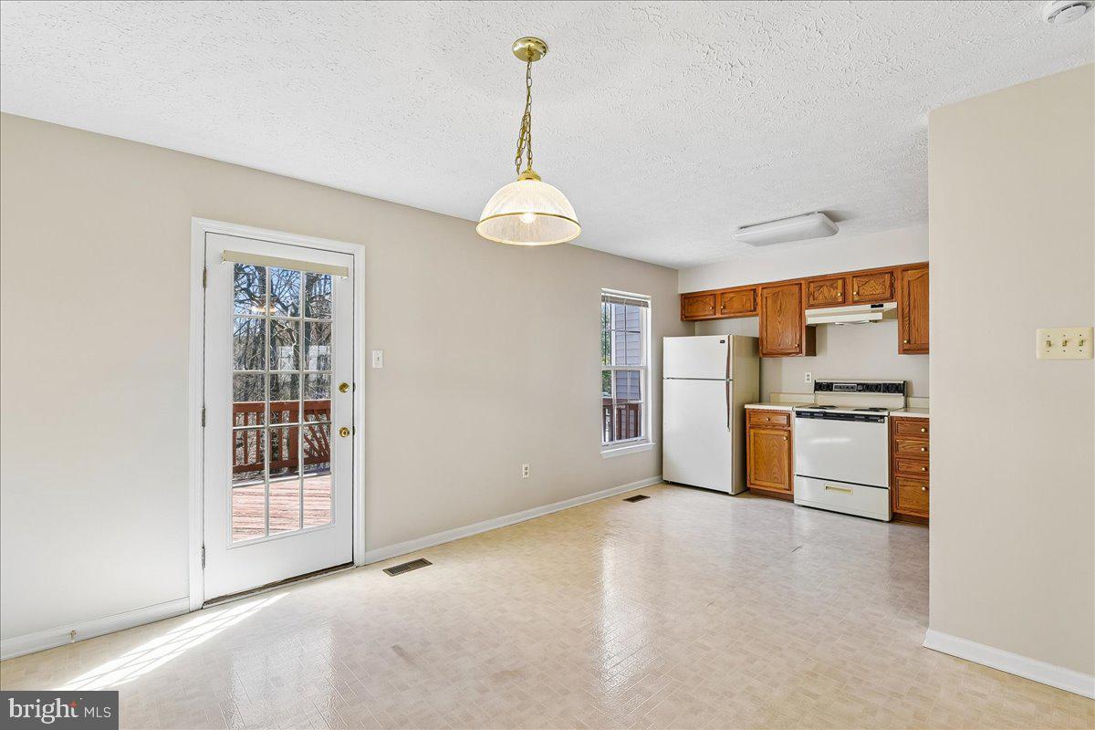 VILLAGE OF THOMAS RUN - Residential