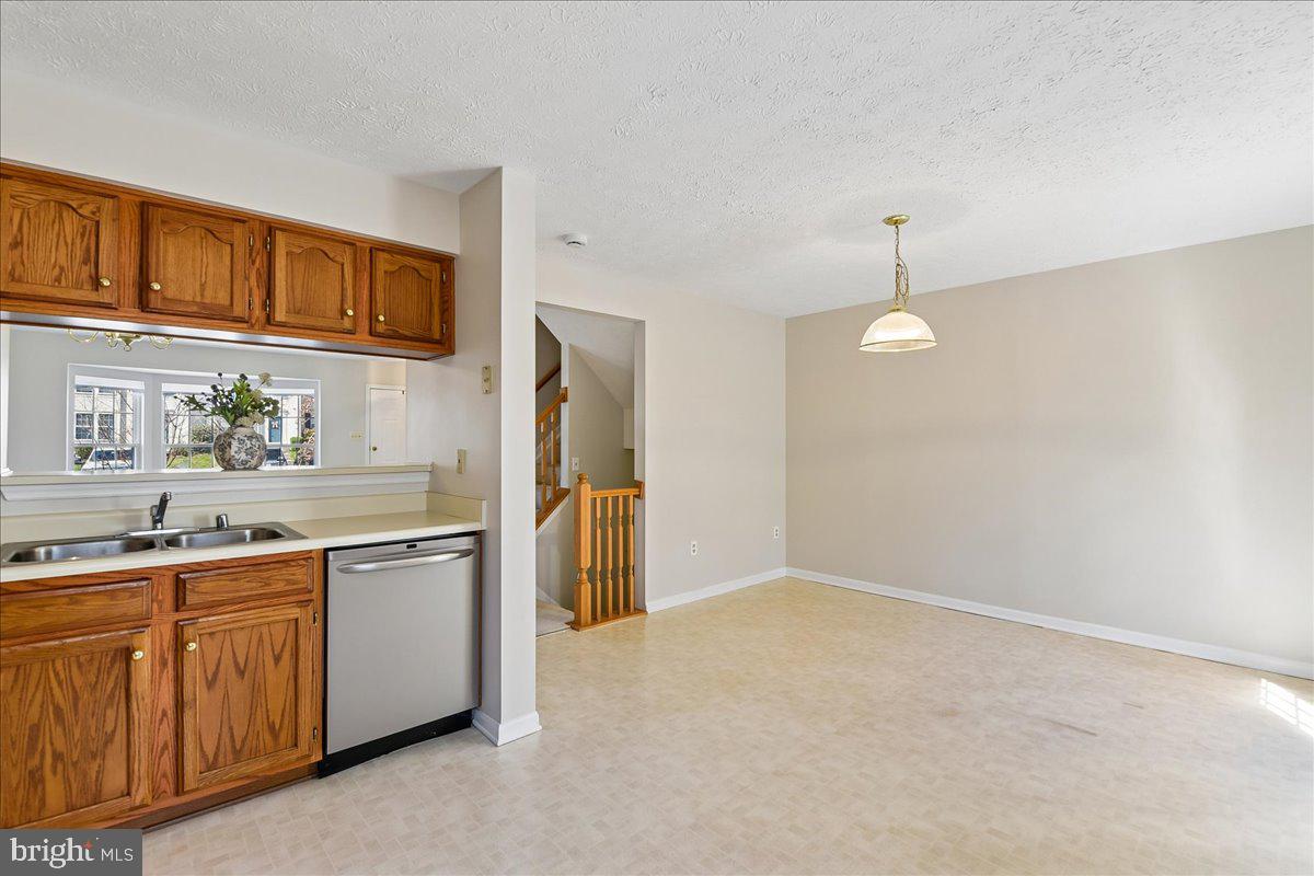 VILLAGE OF THOMAS RUN - Residential