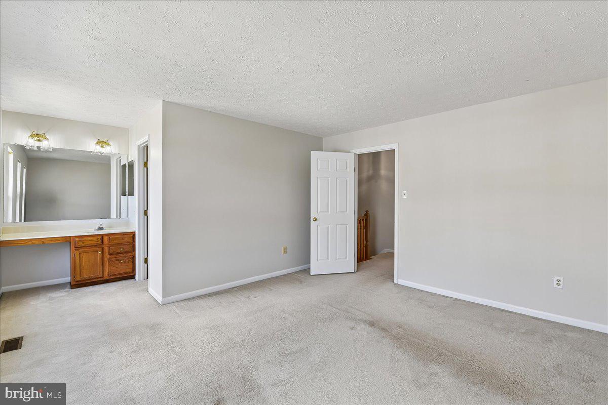 VILLAGE OF THOMAS RUN - Residential