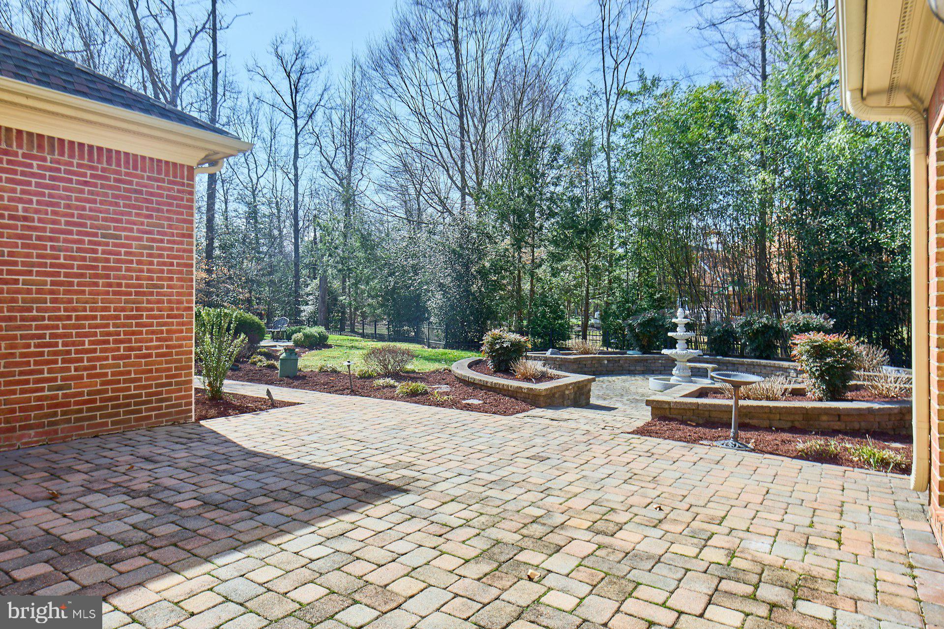 CAERNARVON WOODS - Residential