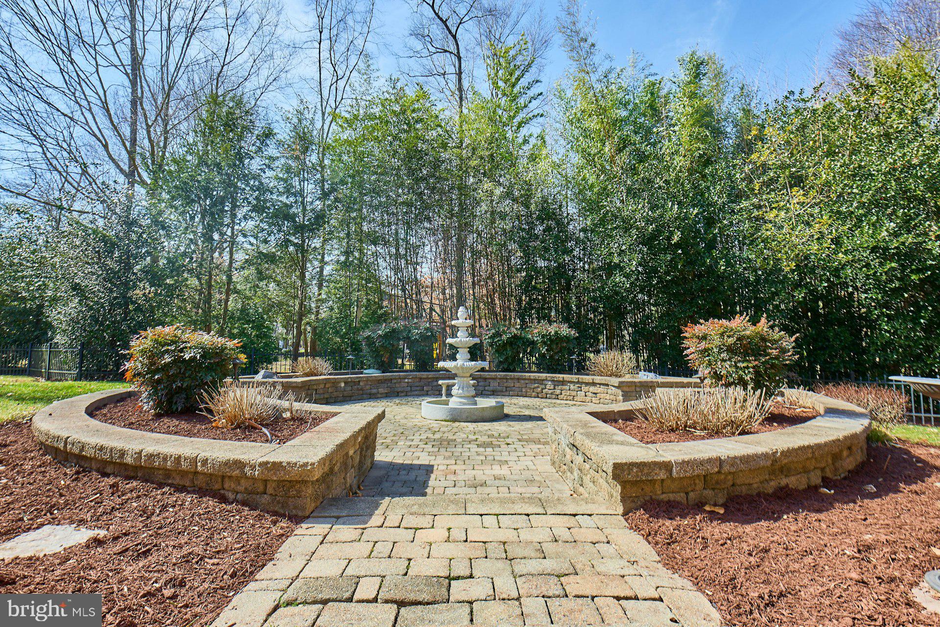 CAERNARVON WOODS - Residential