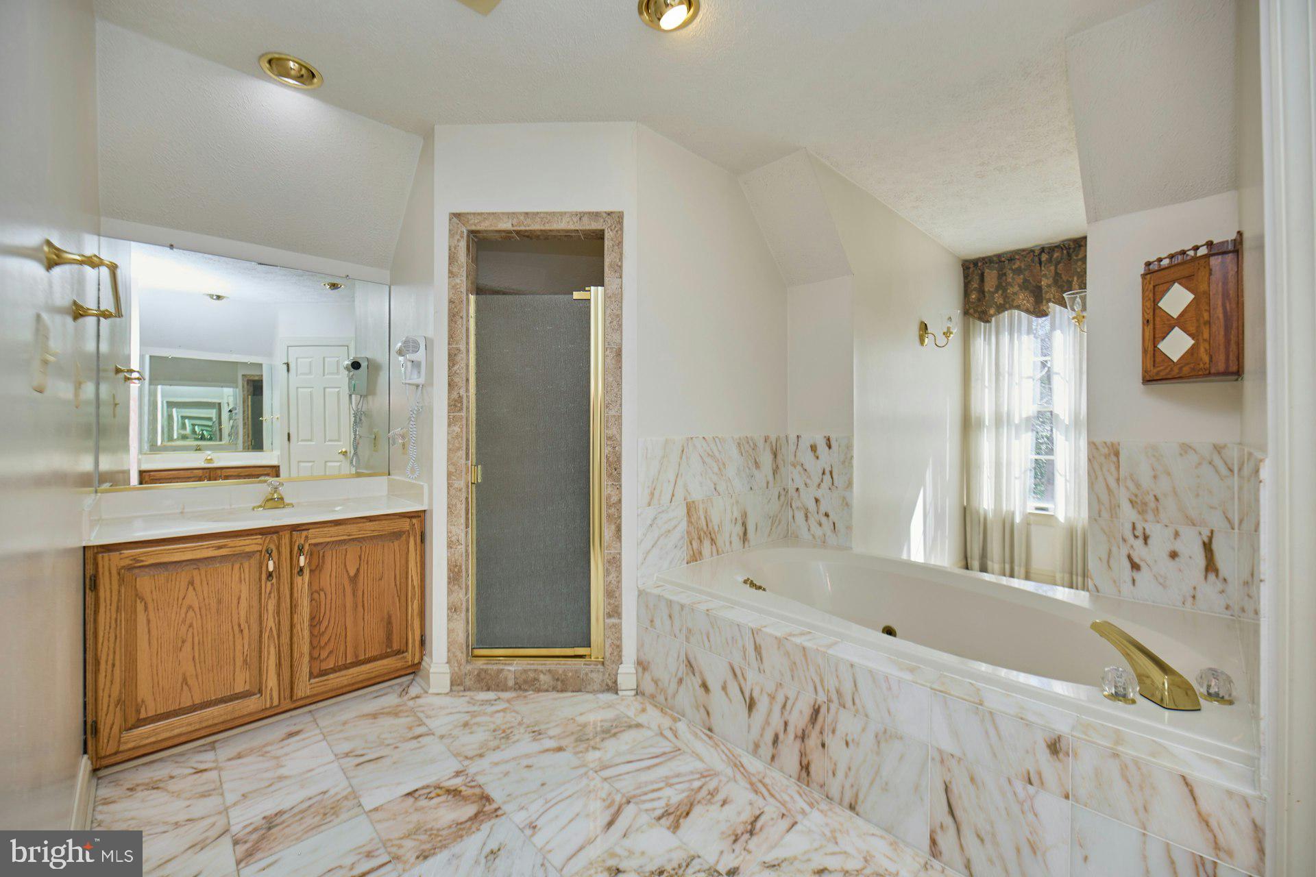 CAERNARVON WOODS - Residential