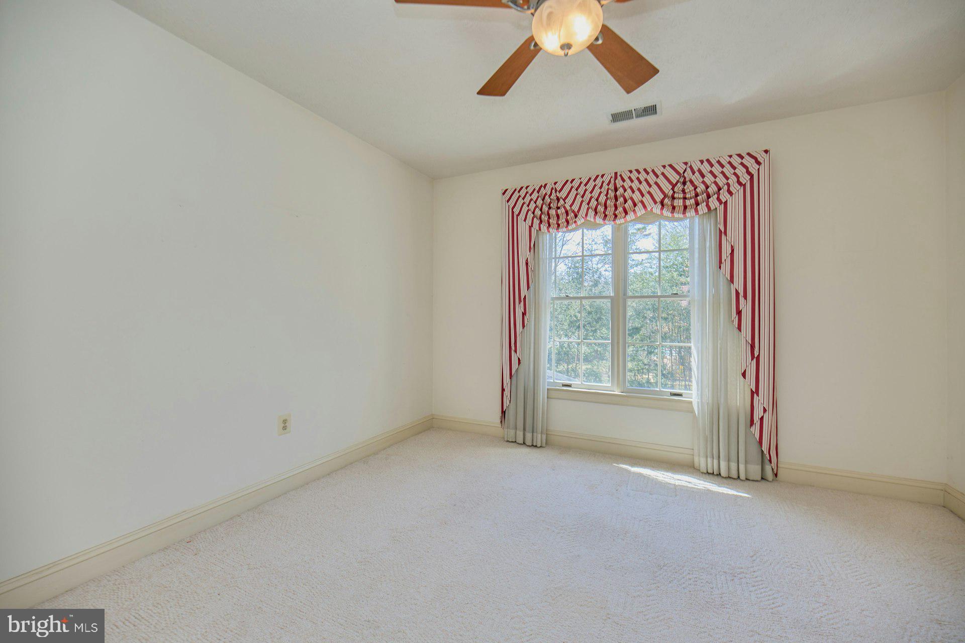 CAERNARVON WOODS - Residential