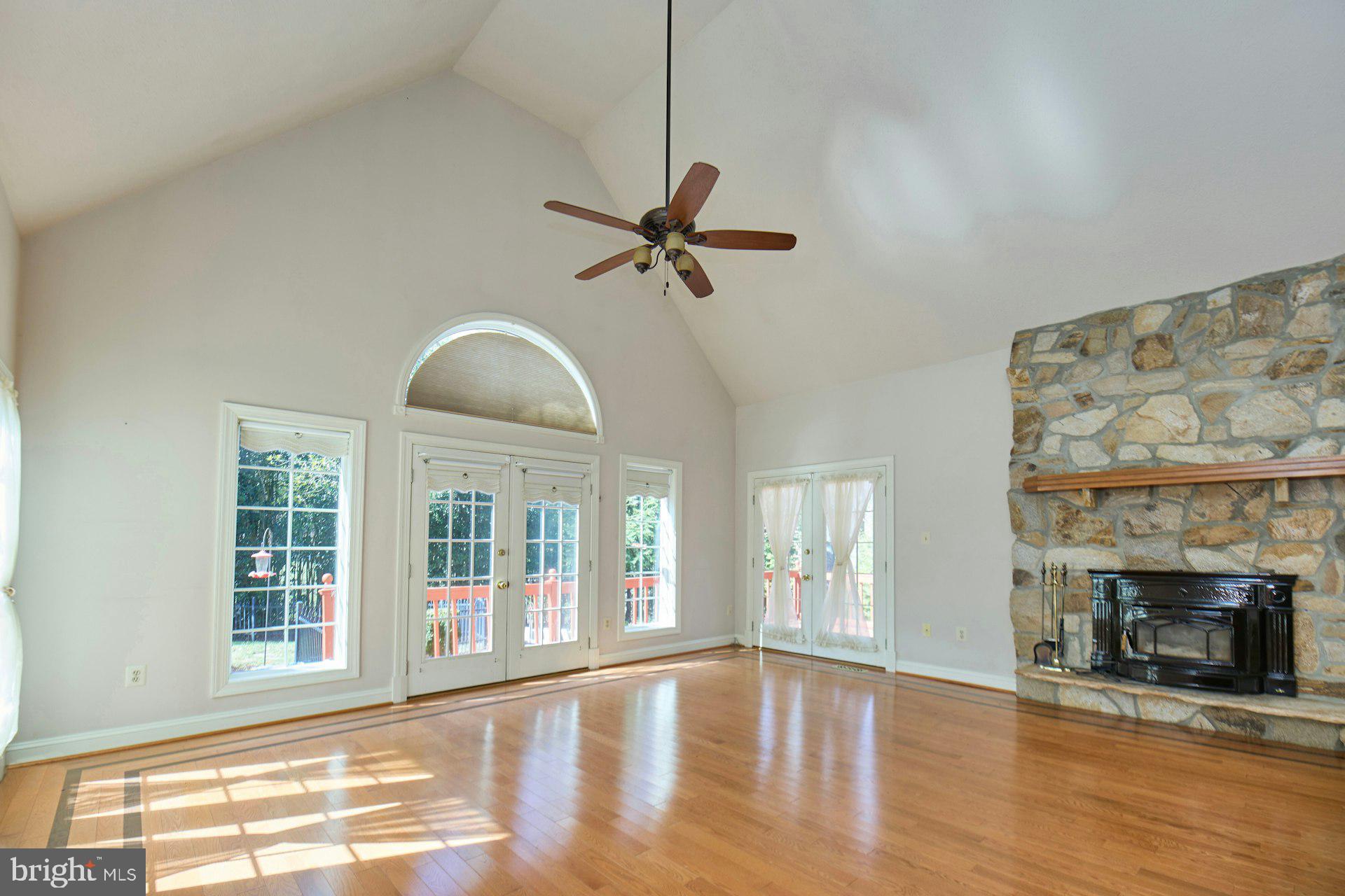 CAERNARVON WOODS - Residential