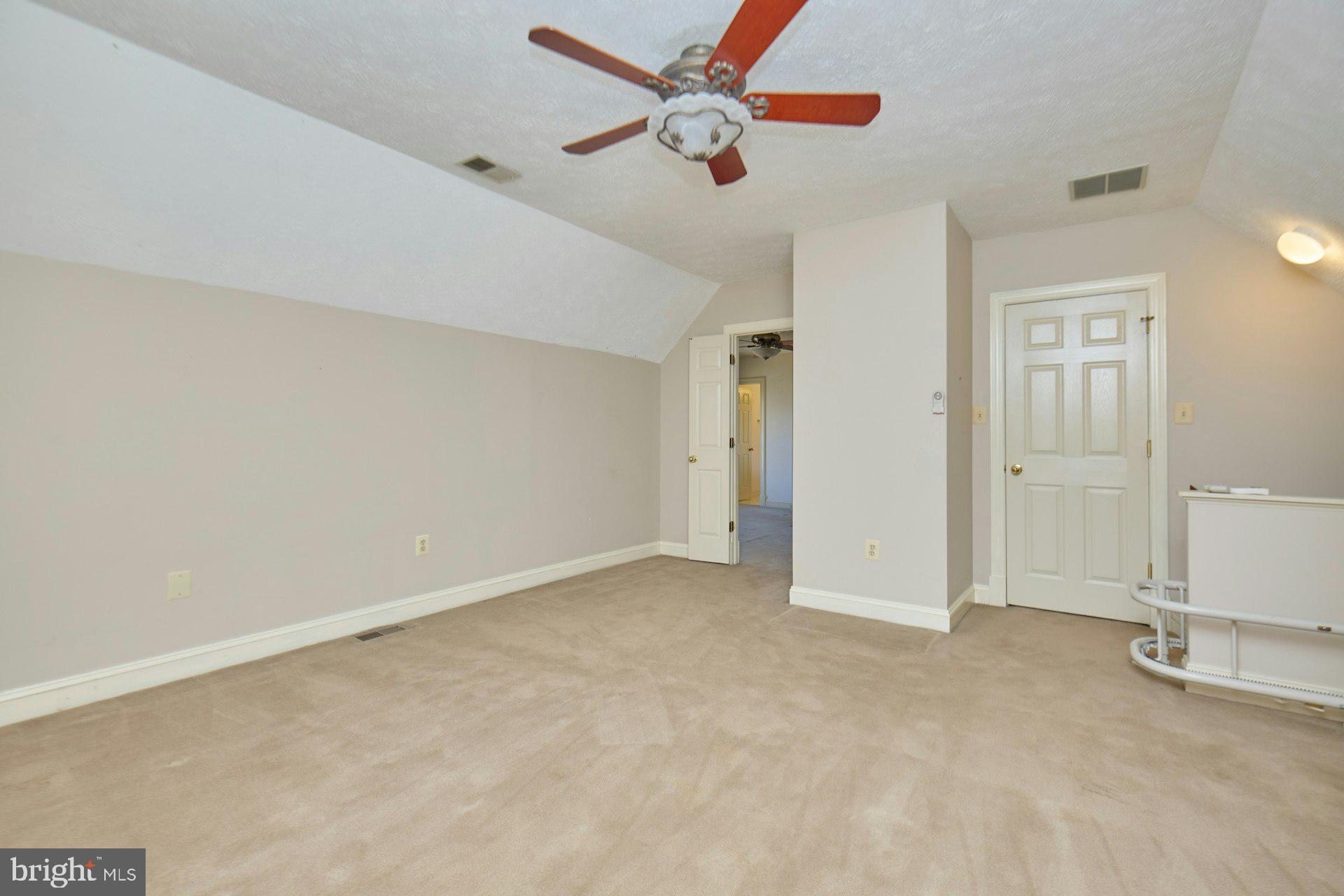 CAERNARVON WOODS - Residential