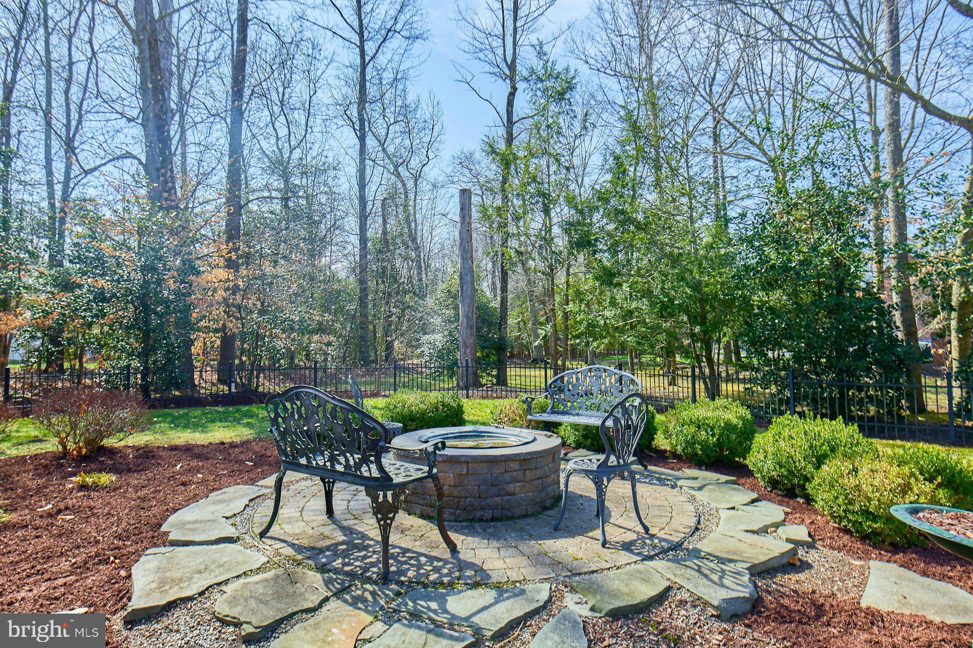 CAERNARVON WOODS - Residential