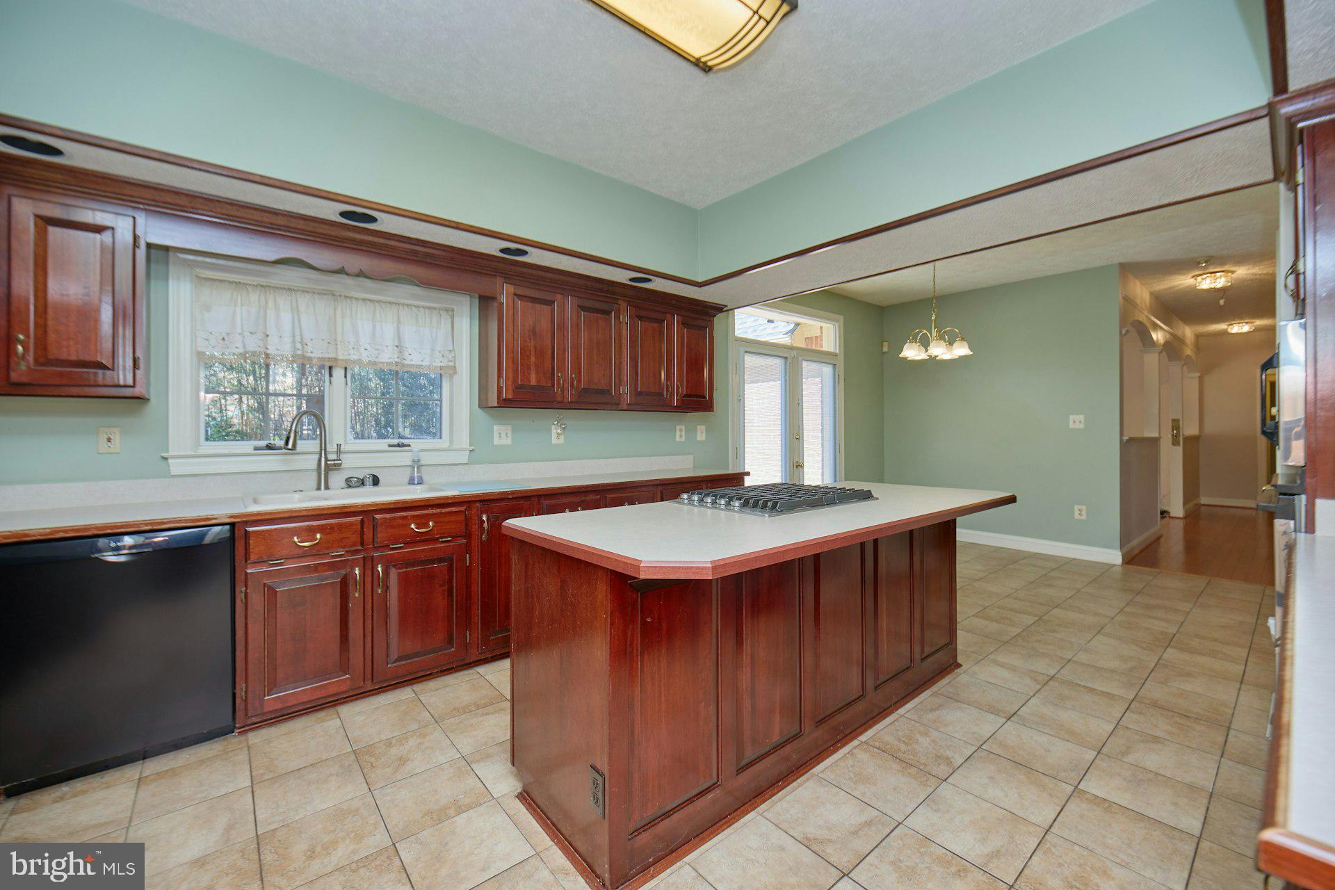 CAERNARVON WOODS - Residential