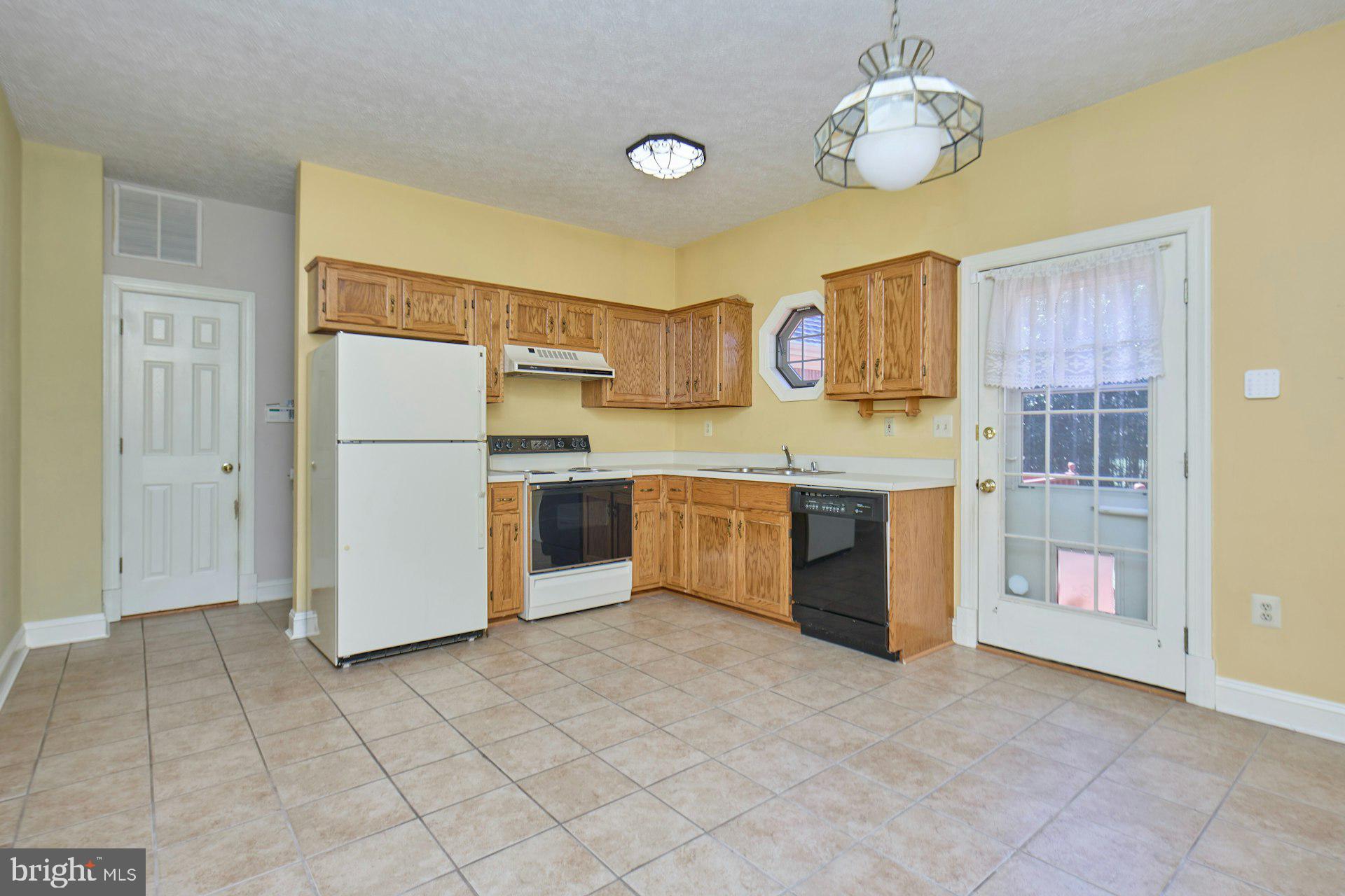 CAERNARVON WOODS - Residential