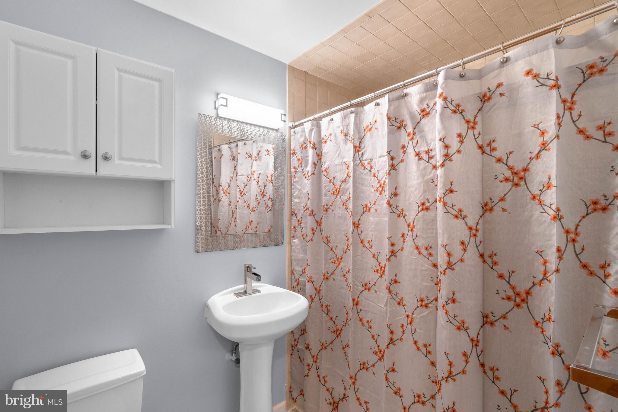 HILLMEADE MANOR - Residential