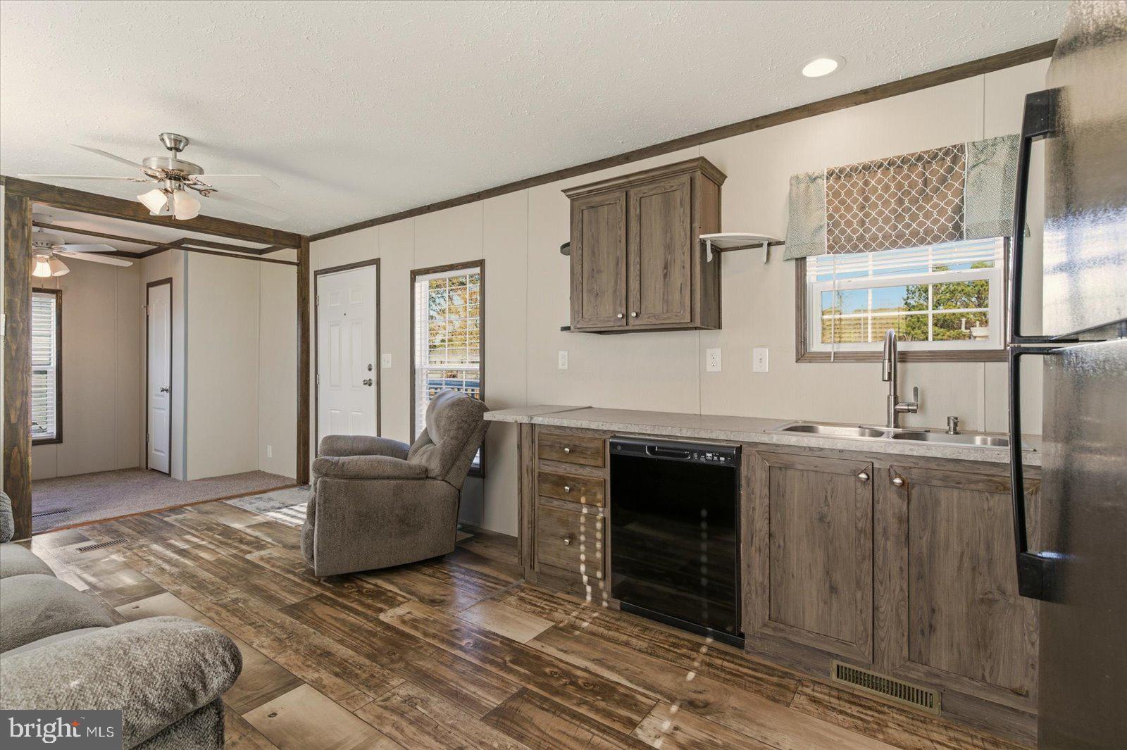 SALT LIFE PARK LLC - Residential