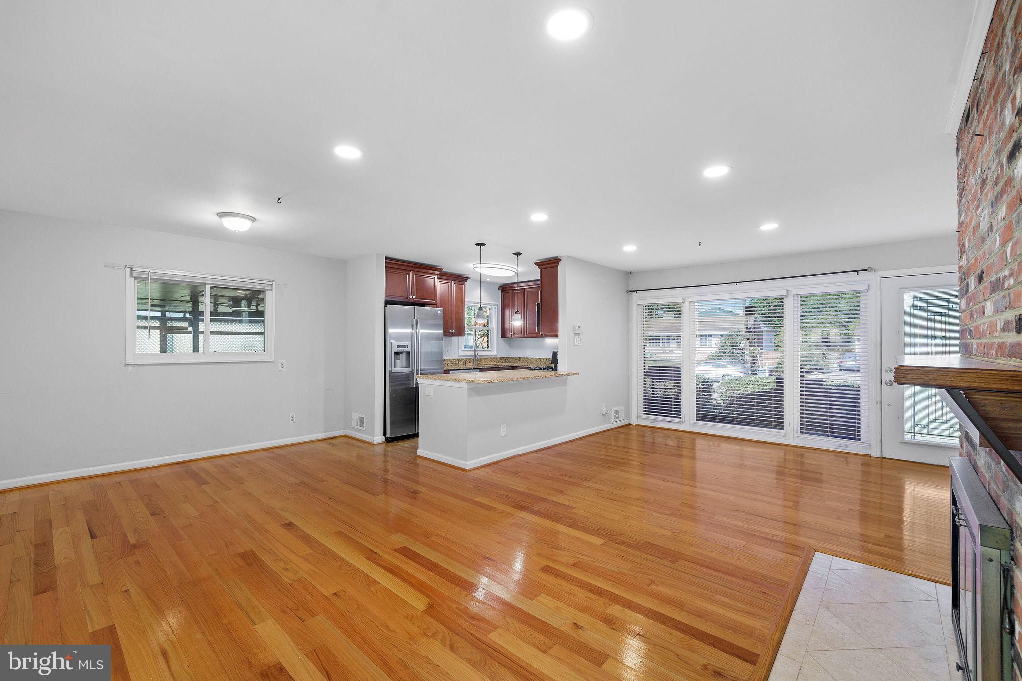 NORTH SPRINGFIELD - Residential