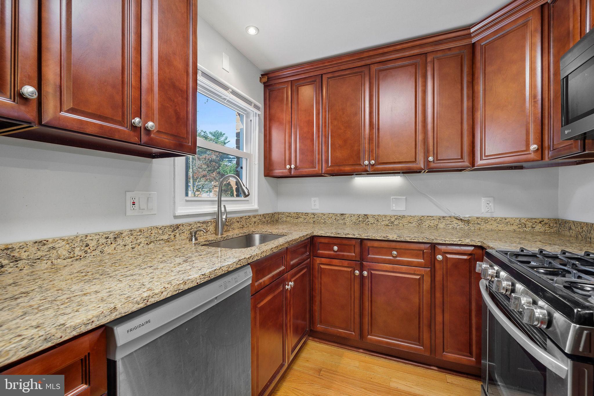 NORTH SPRINGFIELD - Residential