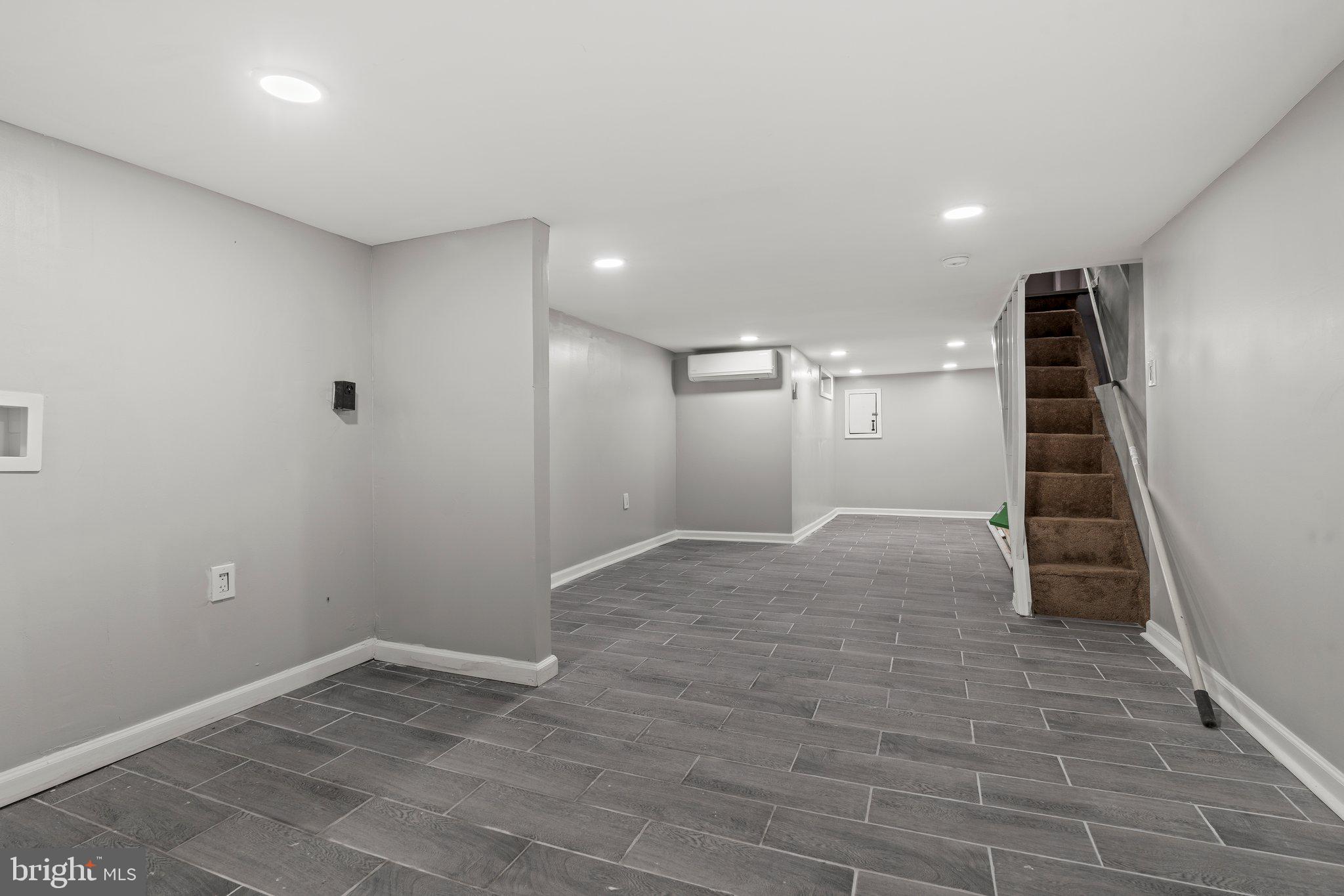 STRAWBERRY MANSION - Residential