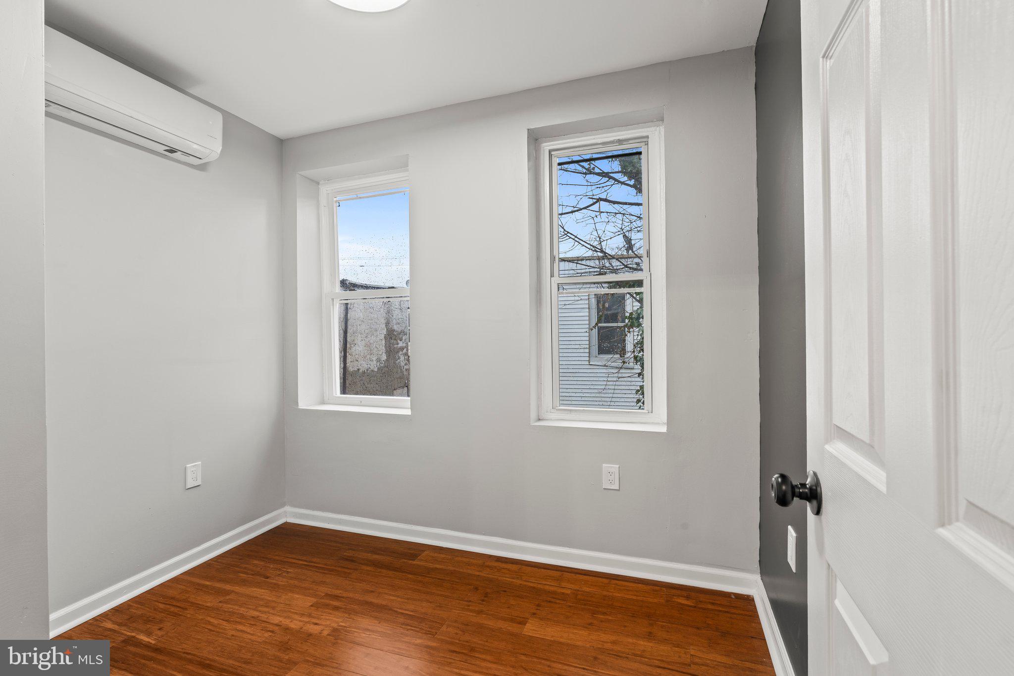 STRAWBERRY MANSION - Residential