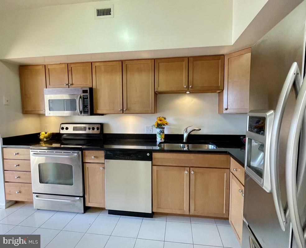 RENAISSANCE AT TYSONS - Residential Lease