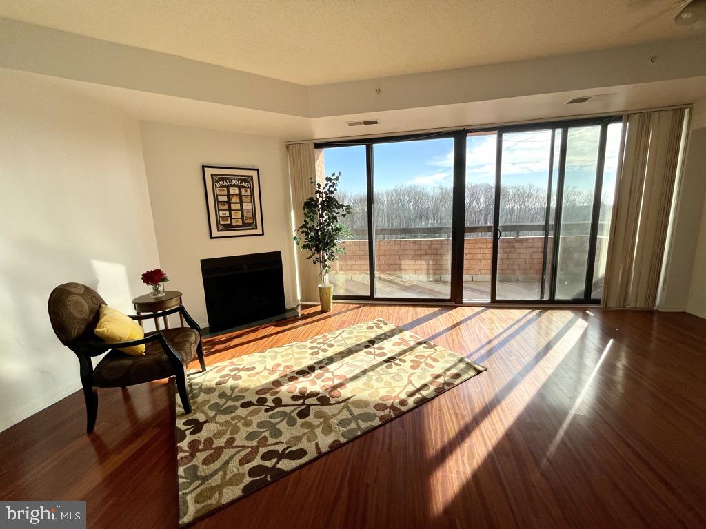 RENAISSANCE AT TYSONS - Residential Lease